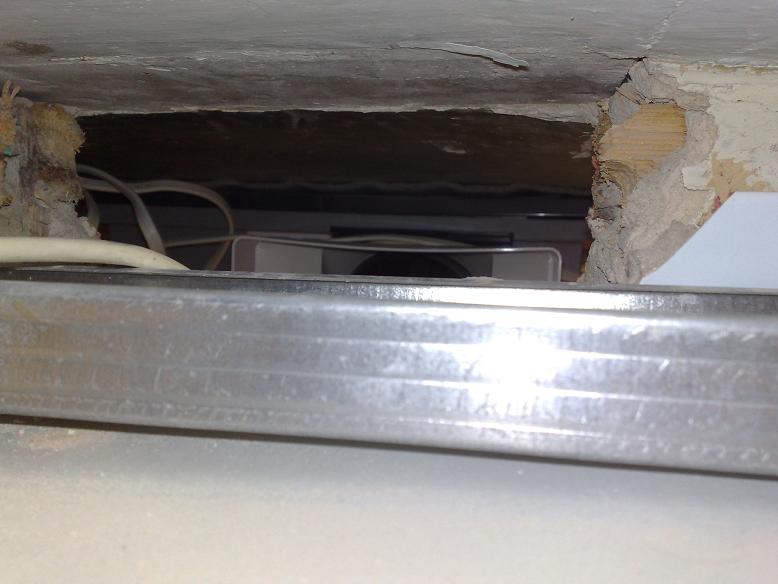 041 - пробивание отверÑÐ¸Ñ 204x60 в ванную.JPG