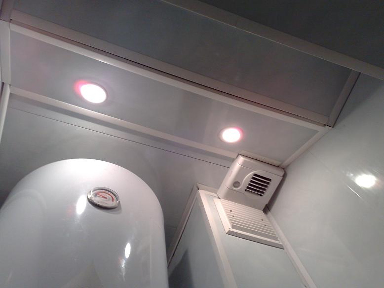 201 - потолок в туалете.JPG