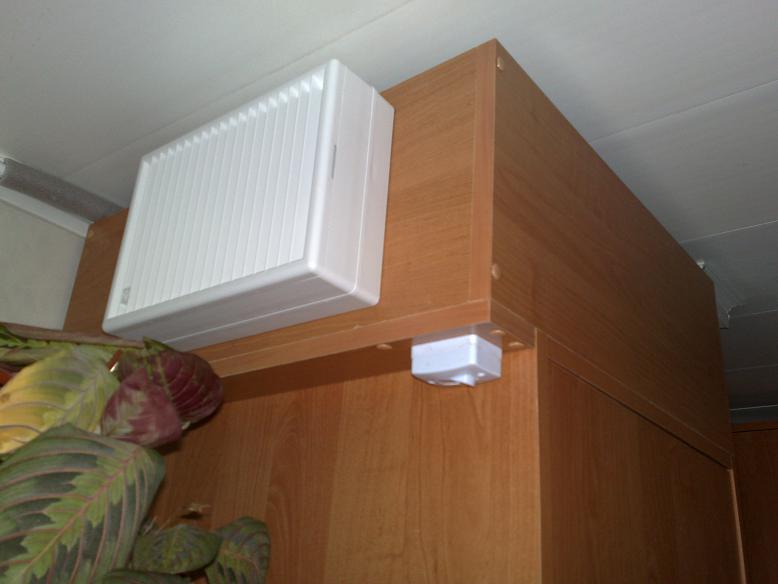 221 - FBE + BXL + вентилÑтор V4A в декоративном коробе.JPG